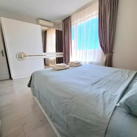 Spacious Prestige Penthouse Lejlighed *