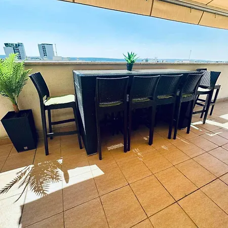 Spacious Prestige Penthouse Apartment *