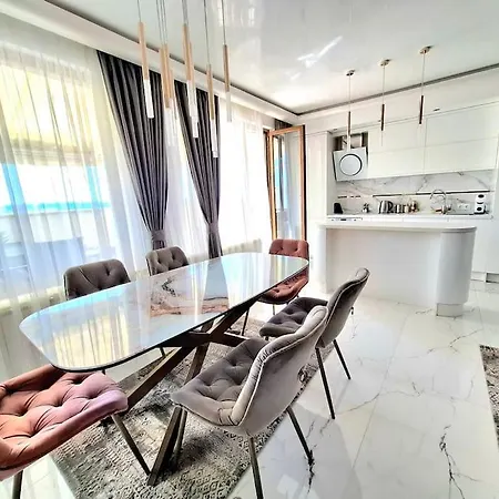 Spacious Prestige Penthouse فارنا