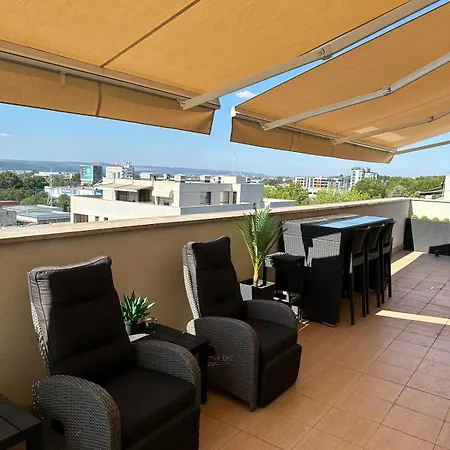 Spacious Prestige Penthouse فارنا