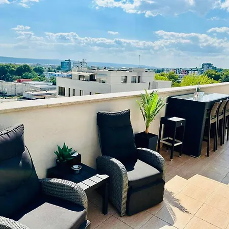 Spacious Prestige Penthouse *